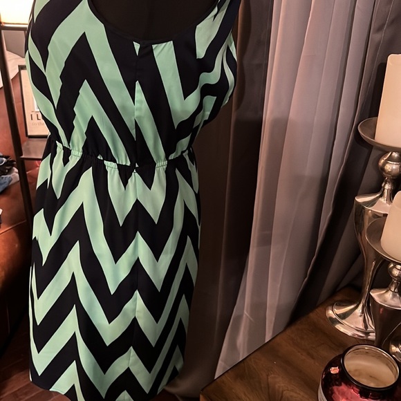 Aqua Bloomingdale’s Brand Chevron Printed Dress - Picture 3 of 6